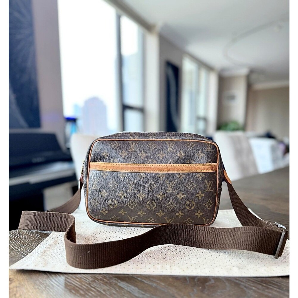 Louis Vuitton Monogram Canvas Crossbody bag Unisex